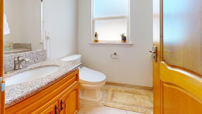 Foto del edificio - 4 Bedroom 2.5 Bath, 2 Car garage, Solar pa...