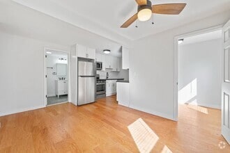 Building Photo - 42 Saratoga Ave