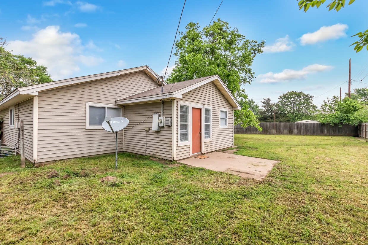 Primary Photo - 3402 Timberline Ct