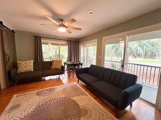 Foto del edificio - 2588 High Hammock Rd