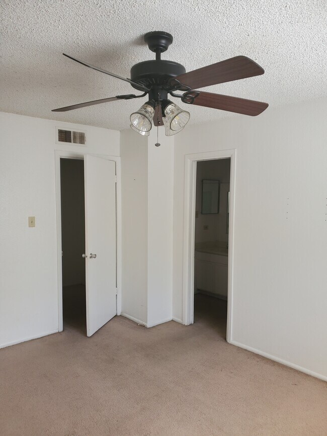 Foto del edificio - 159 Sprucewood Ln