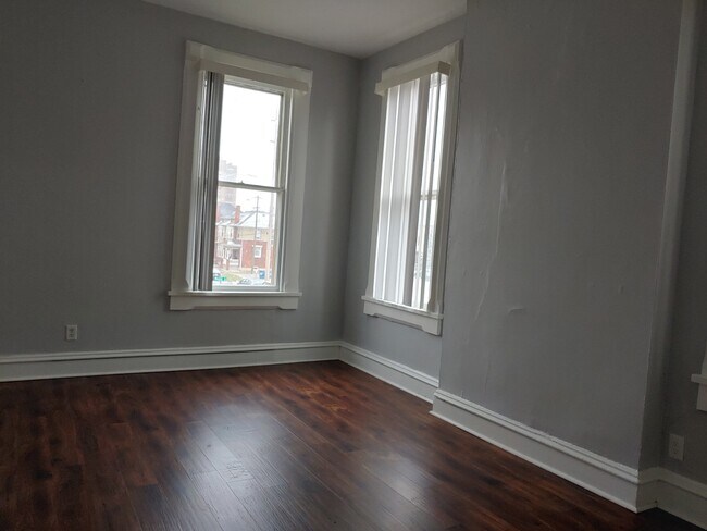 Building Photo - 601 W Wayne St