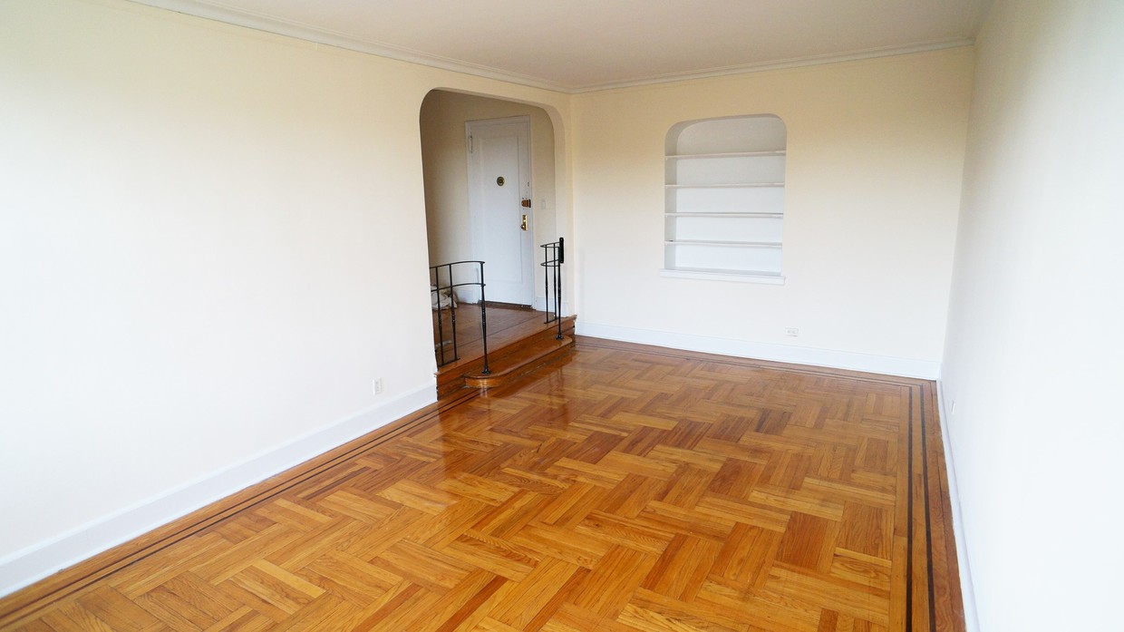 Building Photo - 601 Pelham Pkwy N