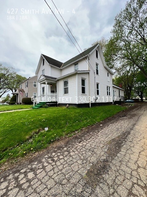 Foto del edificio - Spacious second level apartment in Canton NW