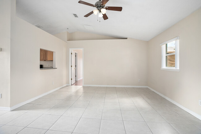 Foto del edificio - 3/2 in Orange City, 2 car garage, $1695/mo...