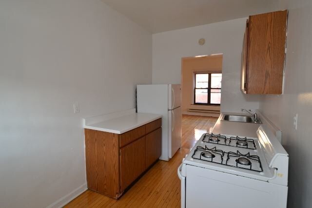 Foto del edificio - 825 W Waveland Ave