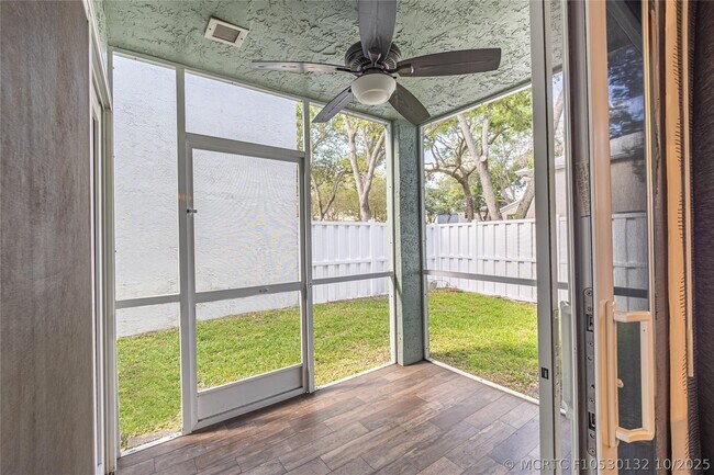 Foto del edificio - 9871 NW 2nd Ct