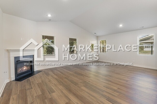 Building Photo - 882 Nightingale Ave