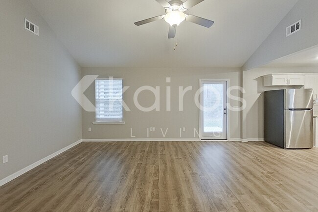 Foto del edificio - 136 Western Red Cedar Dr