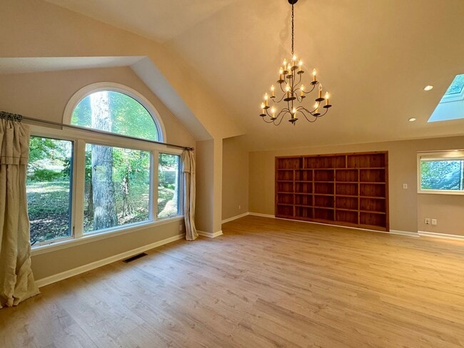 Building Photo - Wonderful Carrboro house with a walk out l...