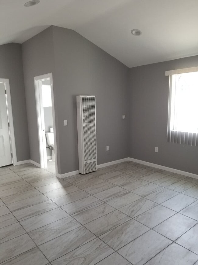 Building Photo - 7514 Garden Grove Ave