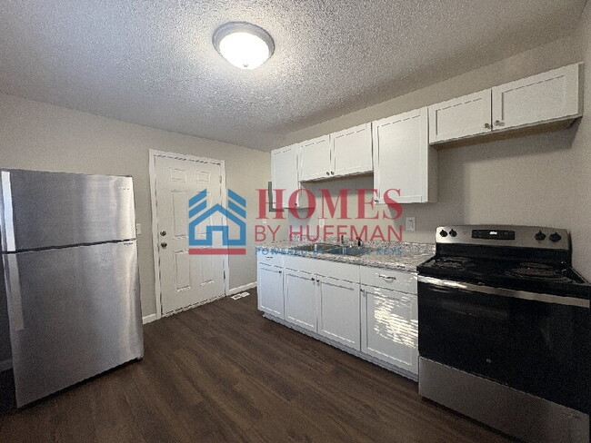 Foto del edificio - Two Bedroom Duplex | North Side Location