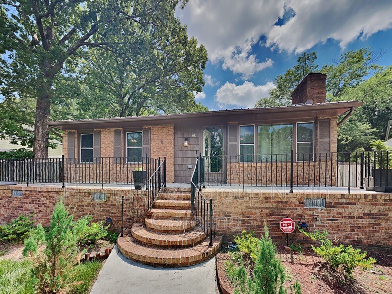 Foto principal - 933 Graham St