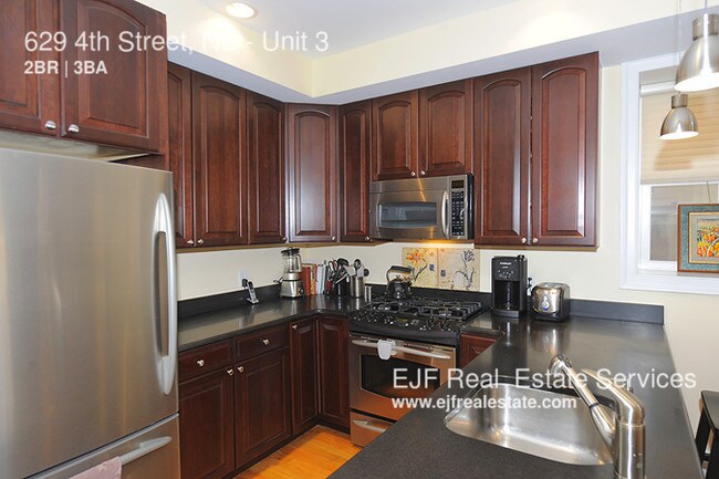 Foto del edificio - 629 4th St NE