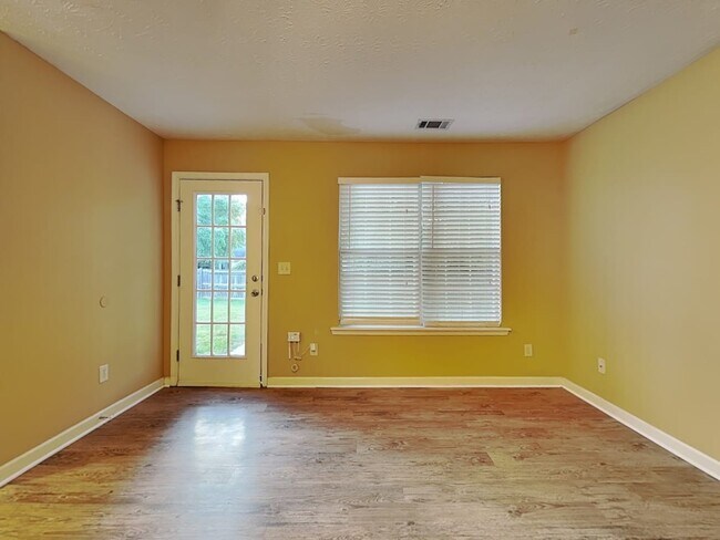 Foto del edificio - 1692 Walters Park Ct