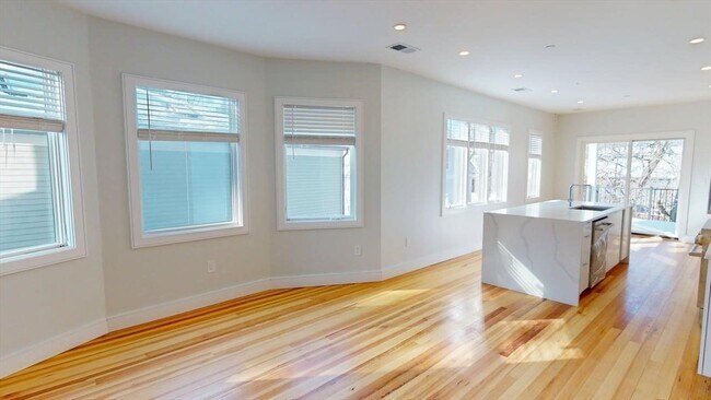 Building Photo - 179 Appleton St