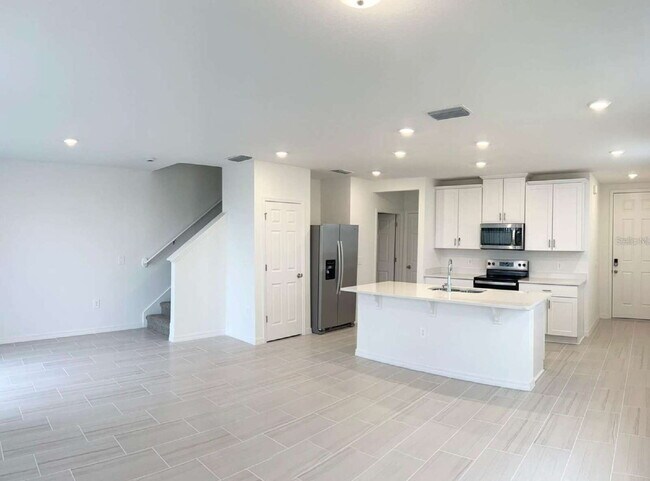 Building Photo - Charming 3-Bedroom Townhome with Private Yard in Clermont