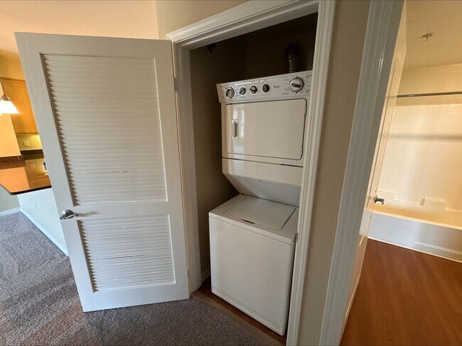 Interior Photo - Stadium House Apartments