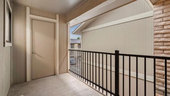 Building Photo - 1209 W Plum St