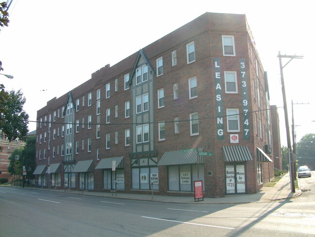 Foto del edificio - Woodburn Courtyard Apartments