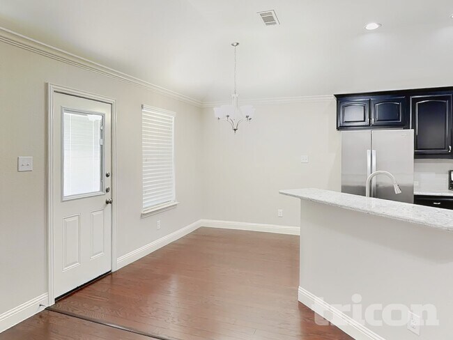 Building Photo - 123 Sierra Dr