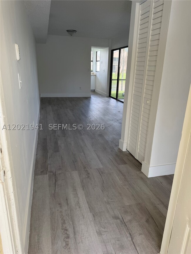 Building Photo - 1139 Independence Dr