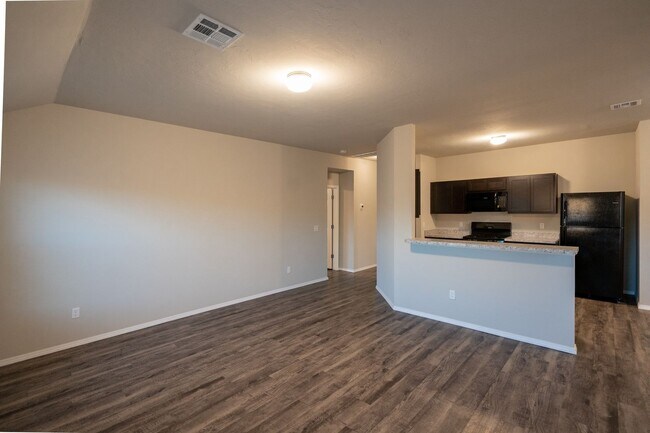 Foto del edificio - Spacious New Construction for Rent!
