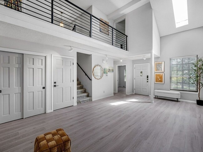 Building Photo - Willow Creek 4 bedroom townhome