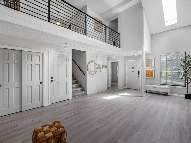 Foto del edificio - Willow Creek 4 bedroom townhome