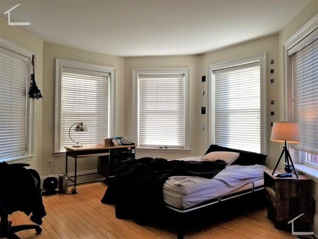 Building Photo - 1161 Commonwealth Ave