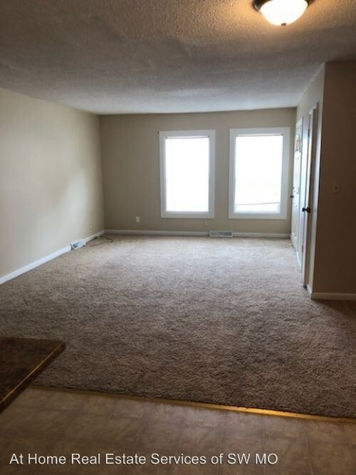 Foto del edificio - 3 br, 1 bath House - 2130 E Bennett