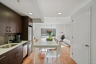 Building Photo - 260 W 26th St