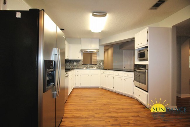 Building Photo - 724 Spring Lake Dr