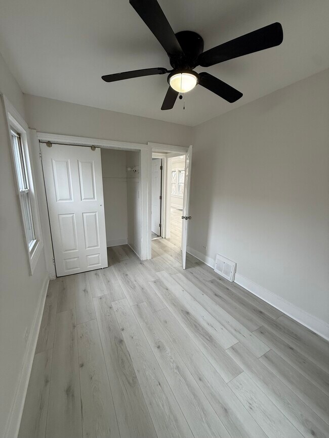 Foto del edificio - 2011 Grey Ave