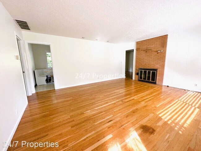 Building Photo - 3 br, 2.5 bath House - 10285 SW Homestead Ln.