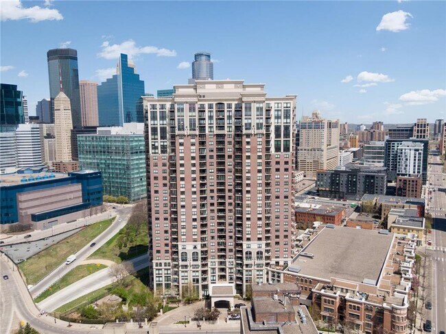 Building Photo - 500 500 E Grant St