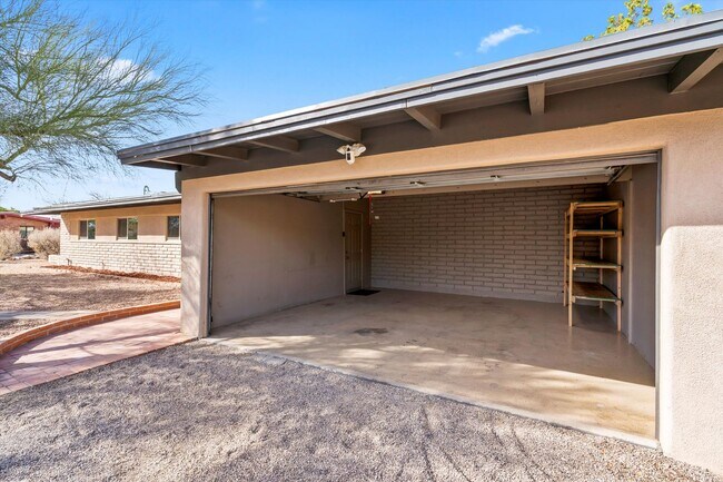 Foto del edificio - Charming home located in Indian Ridge Esta...