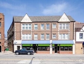 Building Photo - 18 E Northwest Hwy