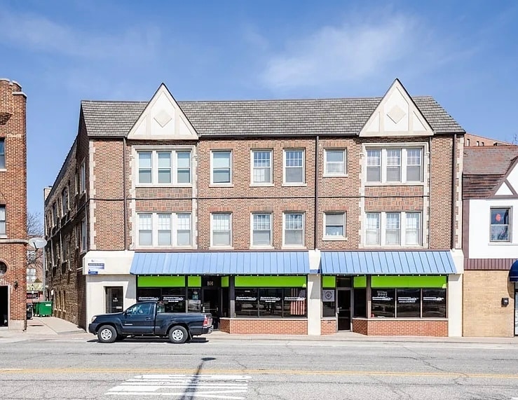 Primary Photo - 18 E Northwest Hwy