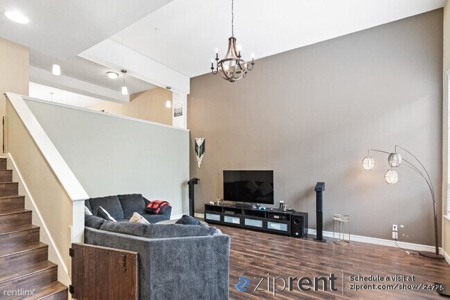 Building Photo - 3 br, 2.5 bath Townhome - 7670 Gennaro Way...