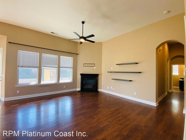 Building Photo - 4 br, 2 bath House - 6111 W. Menlo Ave.