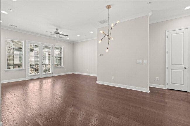 Building Photo - 545 Mirrormont Dr