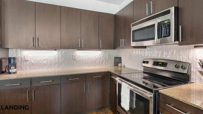 Foto del edificio - 5275 Town and Country Blvd