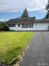 Building Photo - 8 Rosewood Rd