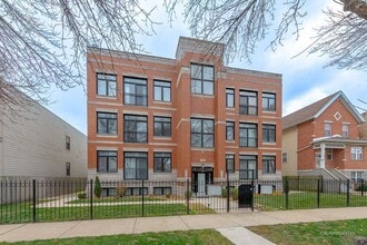 Building Photo - 633 E Bowen Ave
