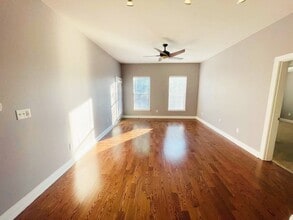 Building Photo - 2411 Brownsboro Rd