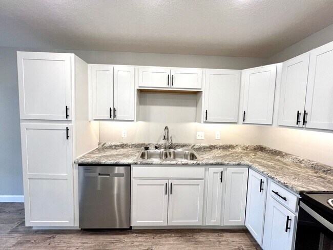 Foto del edificio - Newly Built 4 Bed/4.5 Bath in Central MHK