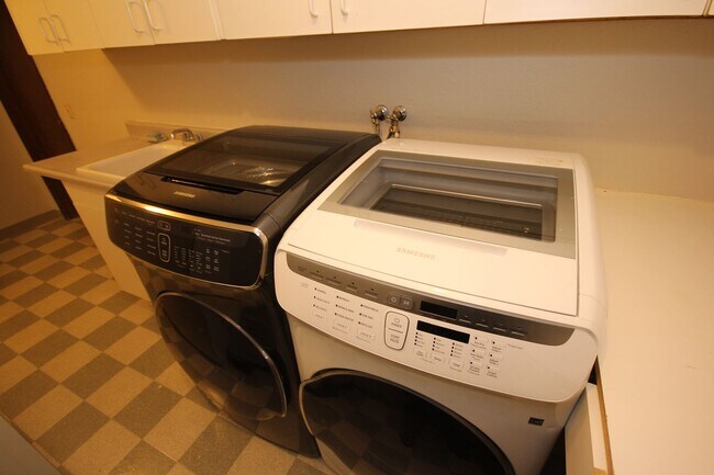 Foto del edificio - Spacious 4-Bedroom Home in the Heart of Milton