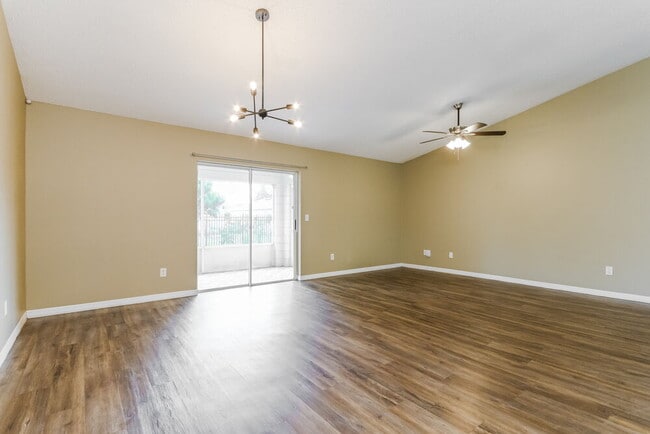 Building Photo - 547 Brentford Ct