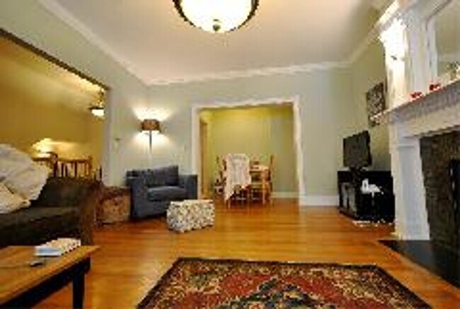 Building Photo - Renovated Brookline 3 Bed/2 Bath Duplex in Washington Square on Addington Rd.  Sept 1st, NO FEE